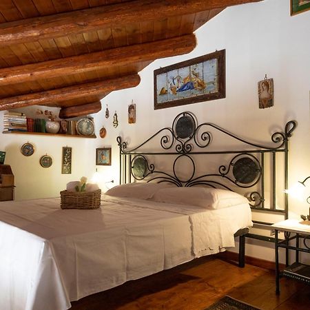 Familyholidays La Finestra Di Fronte Чефалу Екстериор снимка