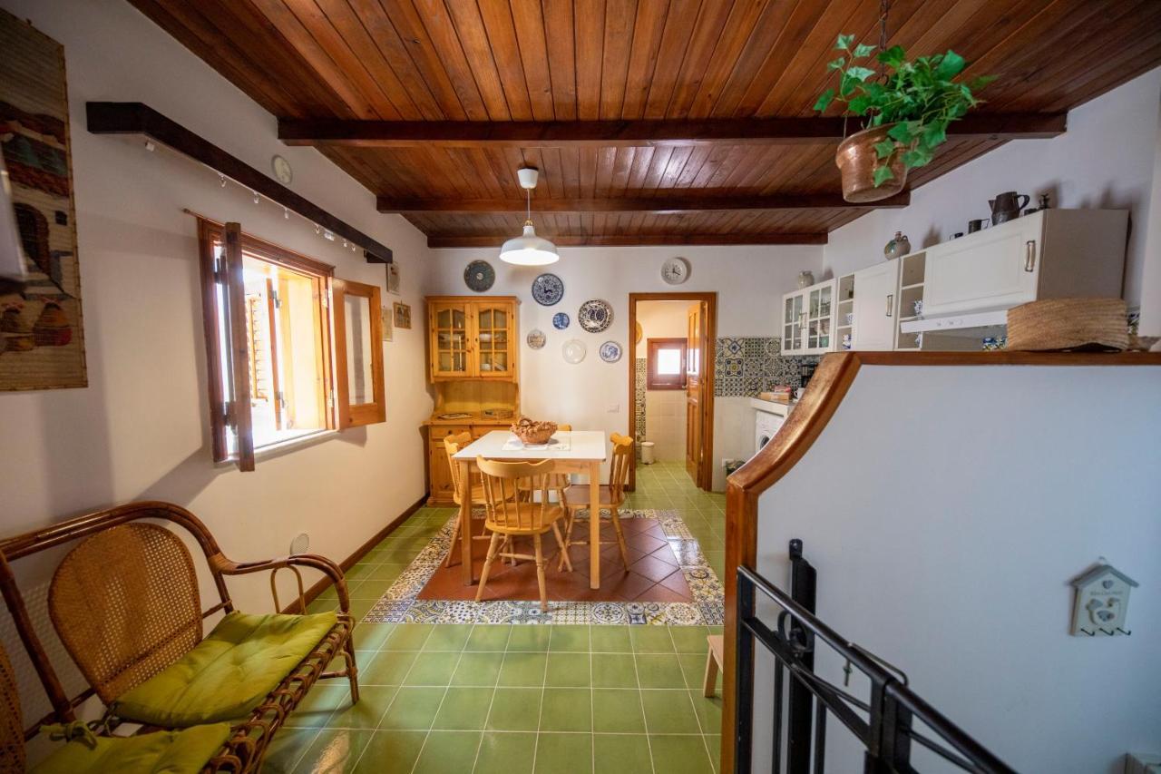 Familyholidays La Finestra Di Fronte Чефалу Екстериор снимка