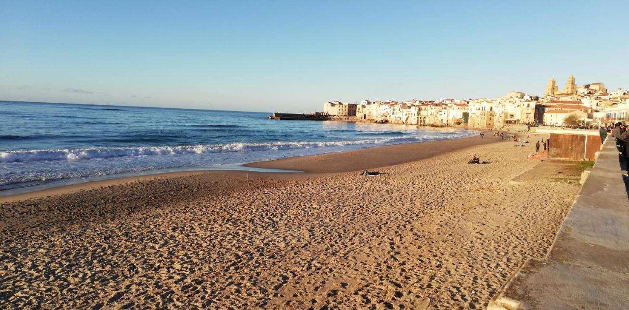 Familyholidays La Finestra Di Fronte Чефалу Екстериор снимка