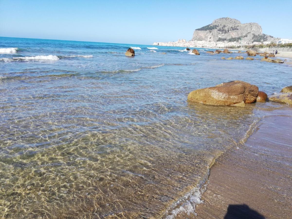Familyholidays La Finestra Di Fronte Чефалу Екстериор снимка