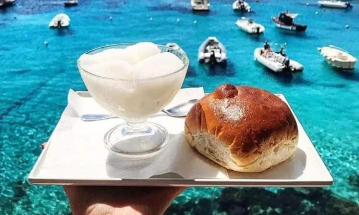 Familyholidays La Finestra Di Fronte Чефалу Екстериор снимка