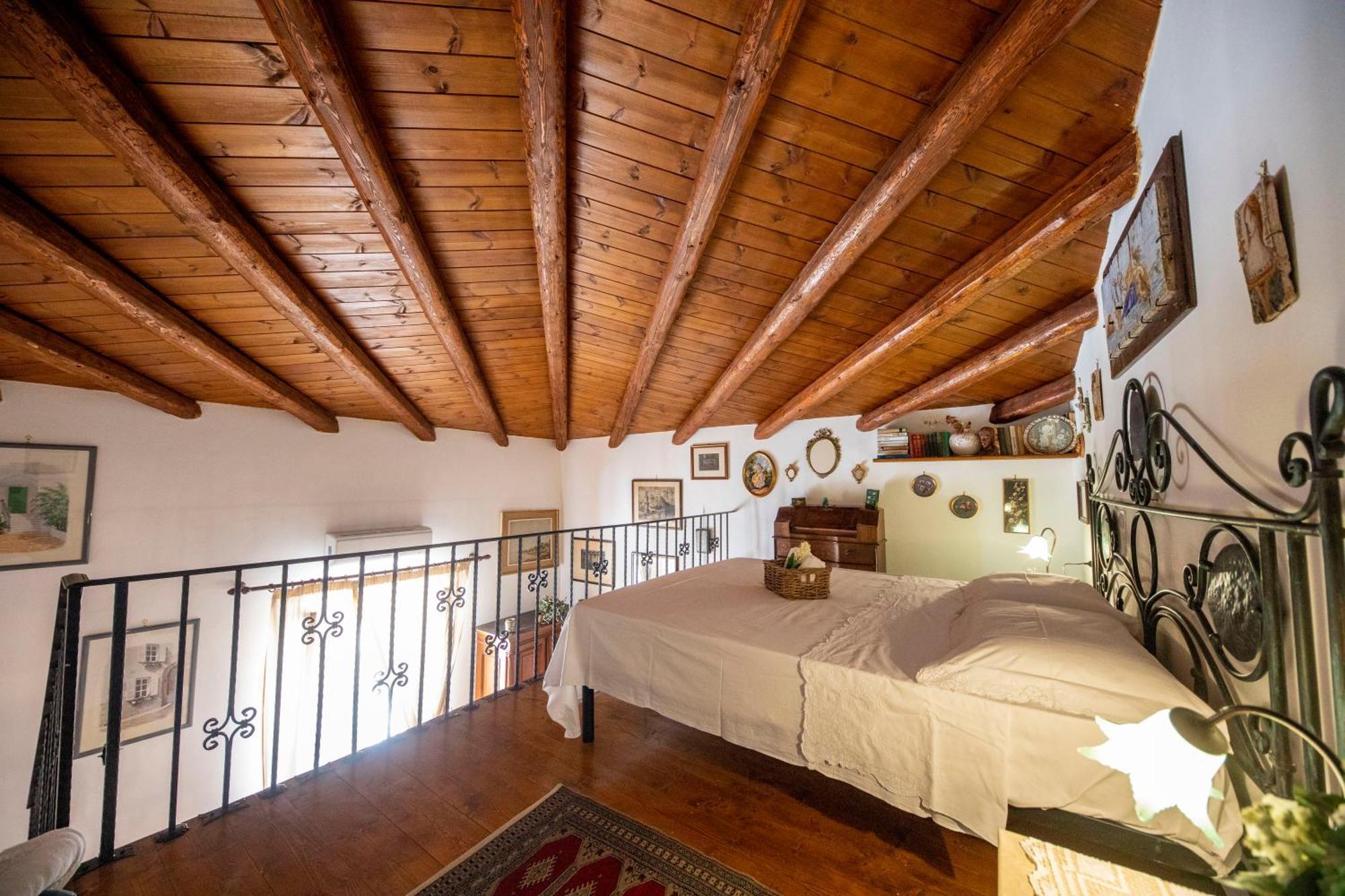 Familyholidays La Finestra Di Fronte Чефалу Екстериор снимка