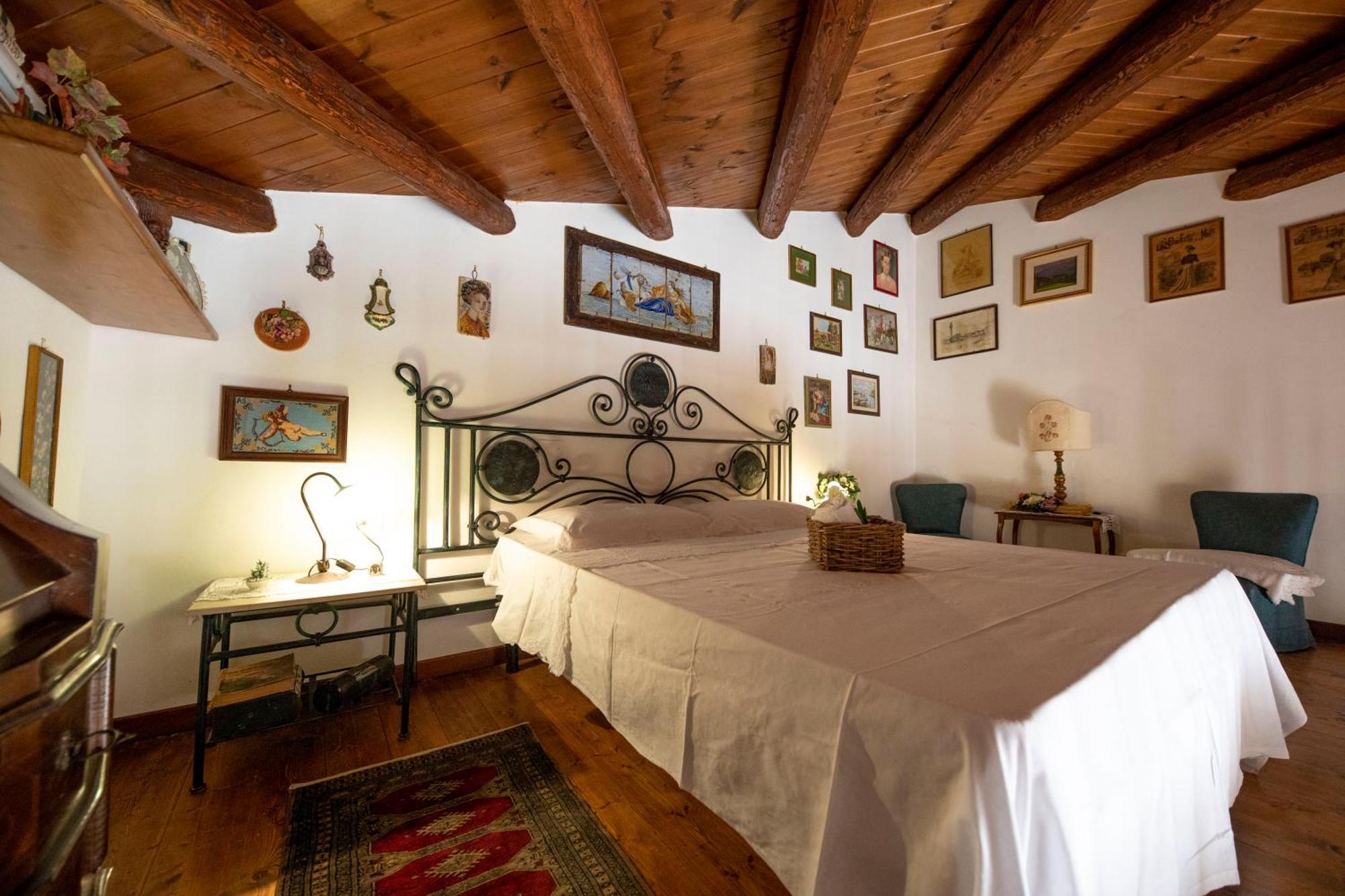 Familyholidays La Finestra Di Fronte Чефалу Екстериор снимка
